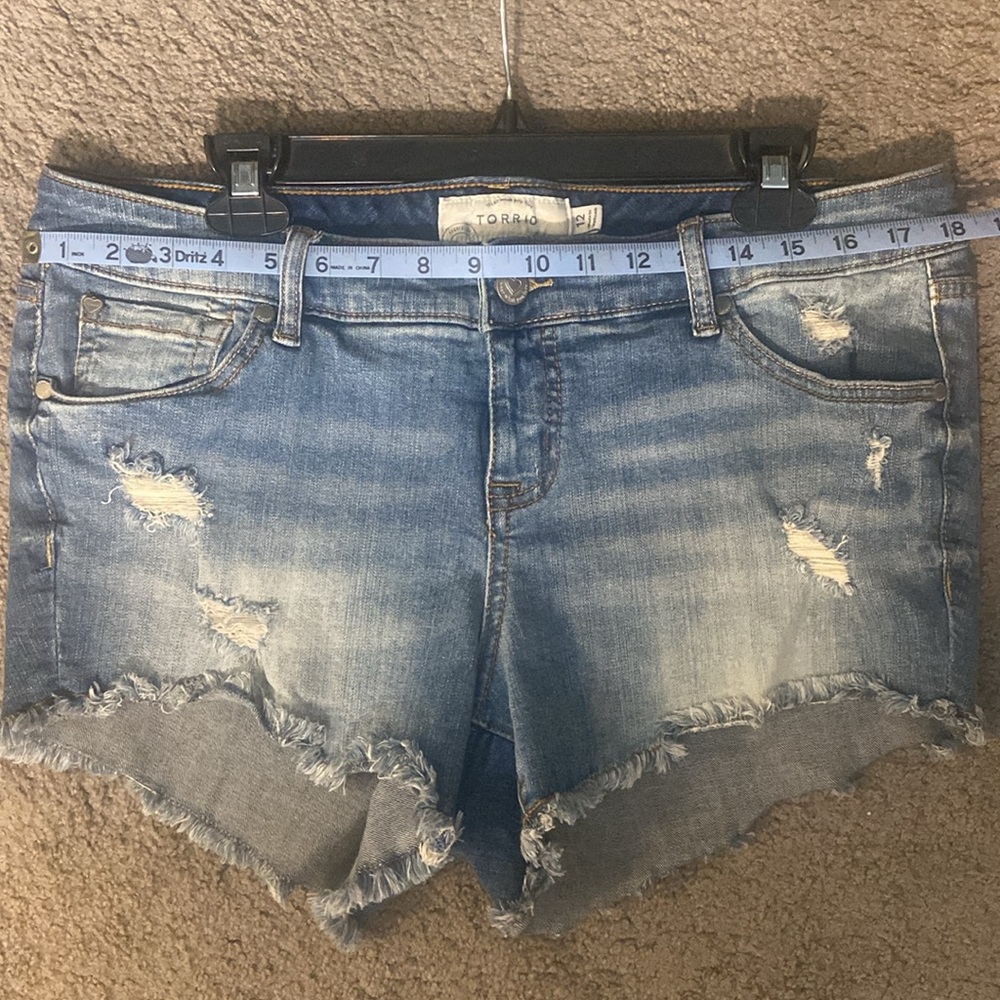 Denim shorts - Picture 3 of 5